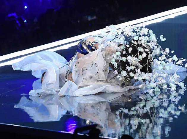 Ming Xi Victoria\&#039;s Secret Fashion Show 2017