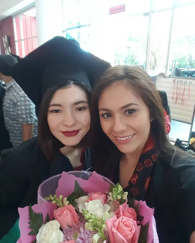 Shaloom Razade Wisuda