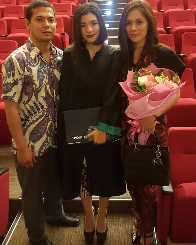 Shaloom Razade Wisuda