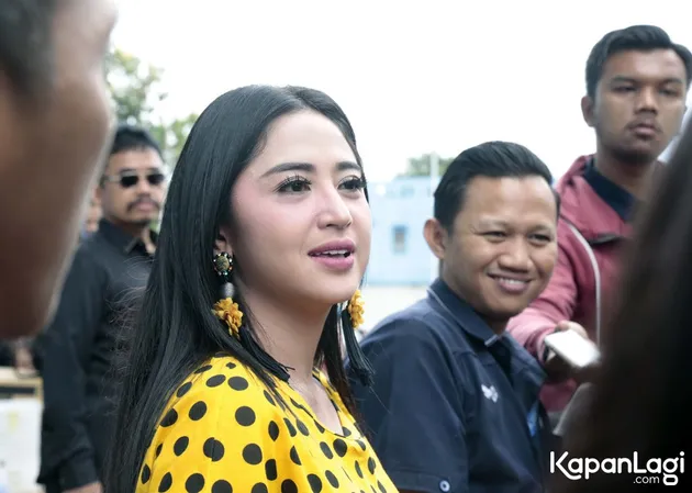 Dewi Perssik