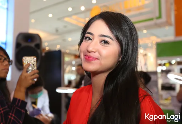 Dewi Perssik sulam bibir