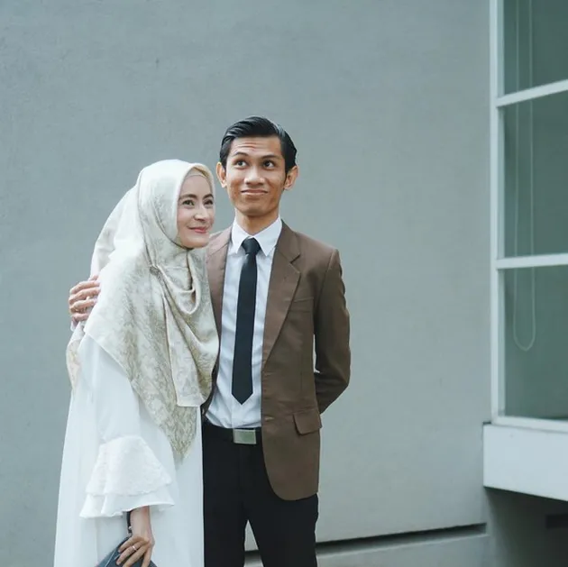 istri selebriti, blogger dhatu rembulan, hijaber dhatu rembulan, istri selebritis