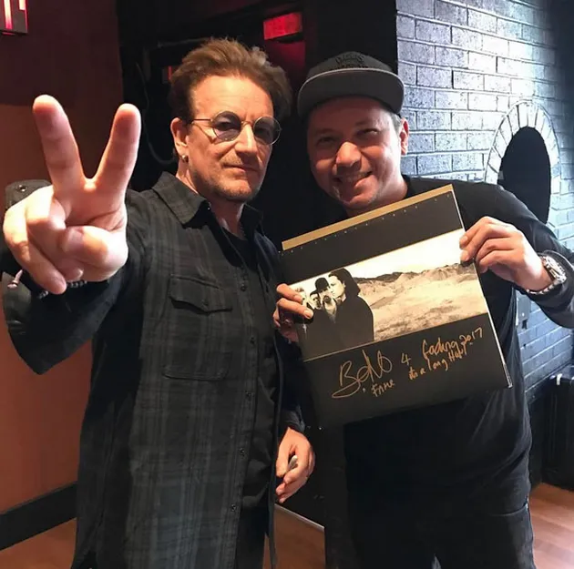 Foto Di New York Gading Marten Ketemu Dan Ngobrol Sama Bono U2 Kapanlagi Com