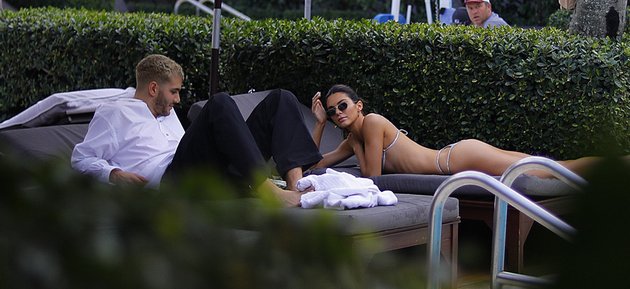 PHOTO: Rumored Dating, Kendall Jenner & Fai Khadra's Exotic Vacation on Miami Beach