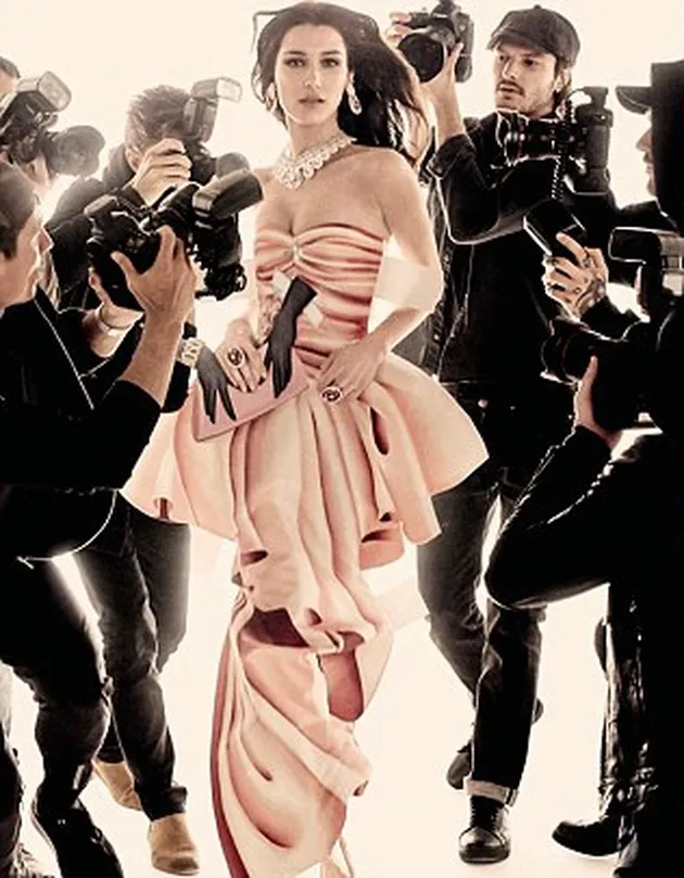 Gigi dan Bella Hadid MoschinoGigi dan Bella Hadid