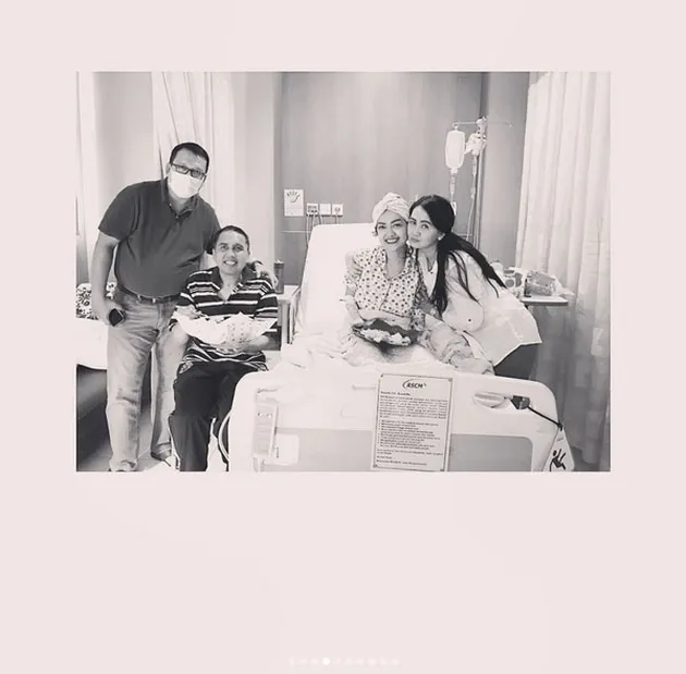 FOTO: Dirawat Intensif, Julia Perez Disupport Teman-Teman Artis