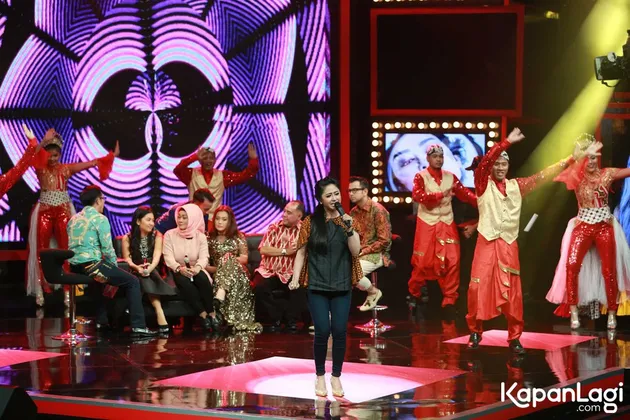 Dewi Perssik - Julia Perez