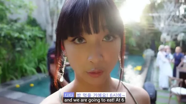 Foto Dita Karang di Pernikahan Kakak Sepupunya yang Mewah