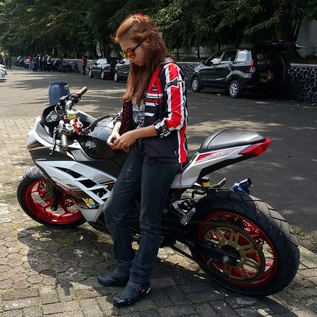 freestyler cewek, stunt rider cewek, freestyler cantik, stunt rider cantik