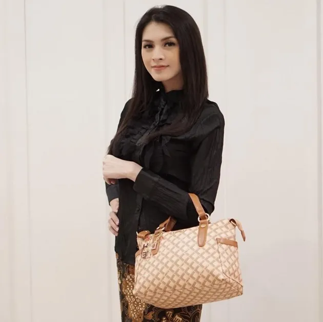 Donita, Hot Mom Cantik