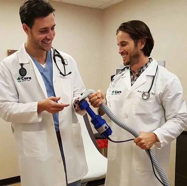 dokter ganteng, pacar miss universe, pacar pia wurtzbatch