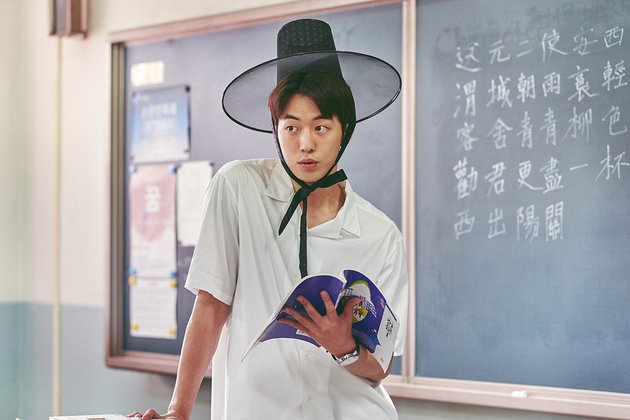 Photo Drama Nam Joo Hyuk and Jung Yu Mi 'THE SCHOOL NURSE FILES', The Funny Toy Weapon Against the Sharp-eyed Opponent