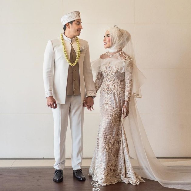 FOTO Dress Cantik Mewah di Nikahan Medina Zein Adik Ayu 