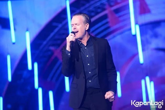 FOTO: Aksi Syahrini Saat Duet Dengan Rick Price di HUT Indosiar