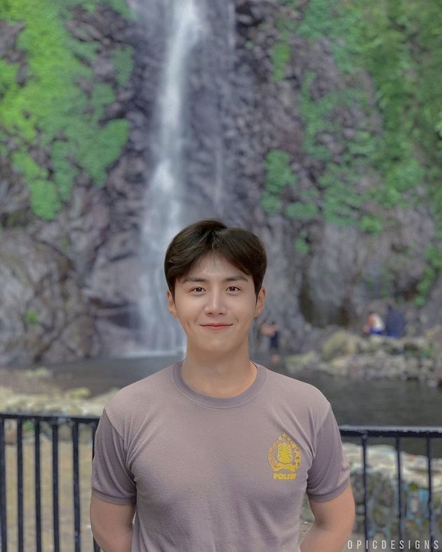Kim Seon Ho's Edited Photos as Civil Servant and Police Officer, Making it Impossible to Look Away