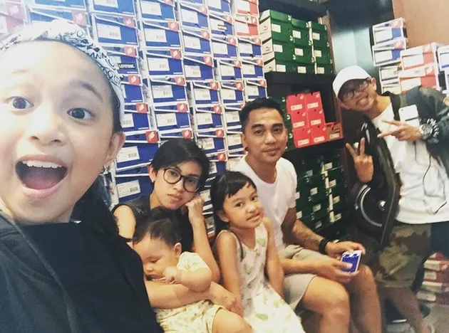 istri enda, istri artis, kekasih artis, keluarga seleb