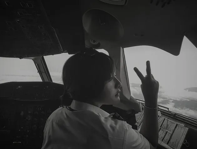pilot canti, gadis cantik, cewek cantik, pilot elesta