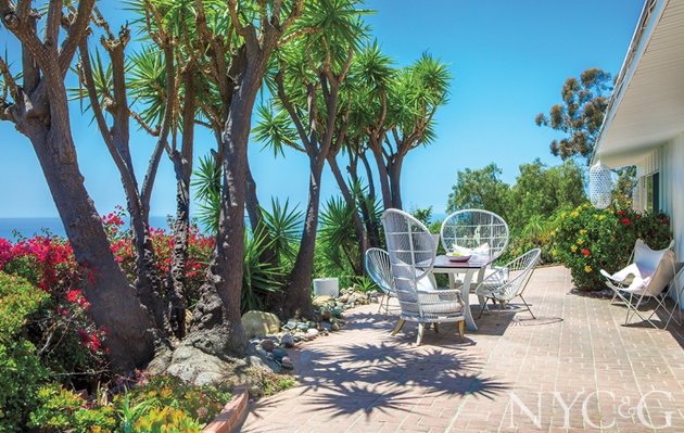 Inilah rumah mewah yang baru saja dibeli oleh Emma Stone. Terletak di kawasan Malibu, hunian ini dibanderol dengan harga tak kurang dari US$ 3,25 juta (sekitar Rp 46,2 miliar).