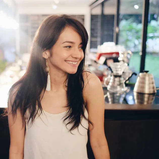 FOTO: ENZY STORIA, SI 'AMEL GGS' YANG MAKIN CANTIK BERSINAR - KapanLagi.com