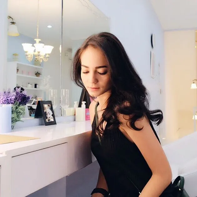 FOTO: ENZY STORIA, SI 'AMEL GGS' YANG MAKIN CANTIK BERSINAR - KapanLagi.com