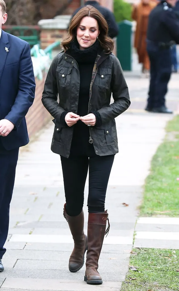 FOTO: FASHION KATE MIDDLETON SAAT HAMIL ANAK KE-3, CANTIK 