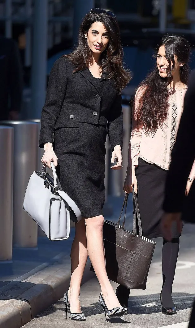 Fashion Bumil Amal Clooney