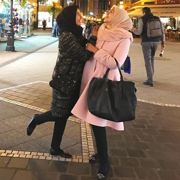 Fashion Hijab Laudya Cynthia Bella