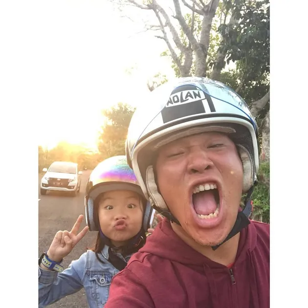 Foto kocak suami dan anak Cici Panda