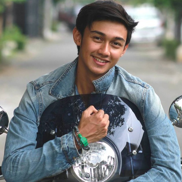  FOTO  GANTENG CAESAR HITO MONDY ANAK  JALANAN  YANG SUSAH 