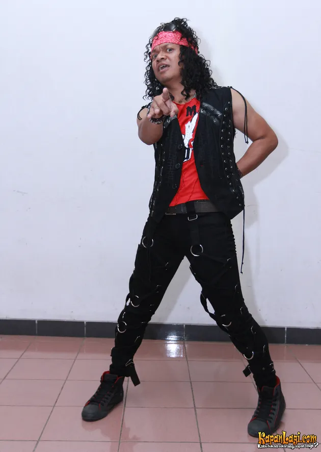 Foto: Gaya-Gaya Nyentrik Candil, Sang Rocker Bersuara Melengking
