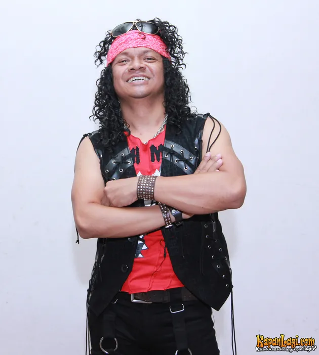 Foto: Gaya-Gaya Nyentrik Candil, Sang Rocker Bersuara Melengking