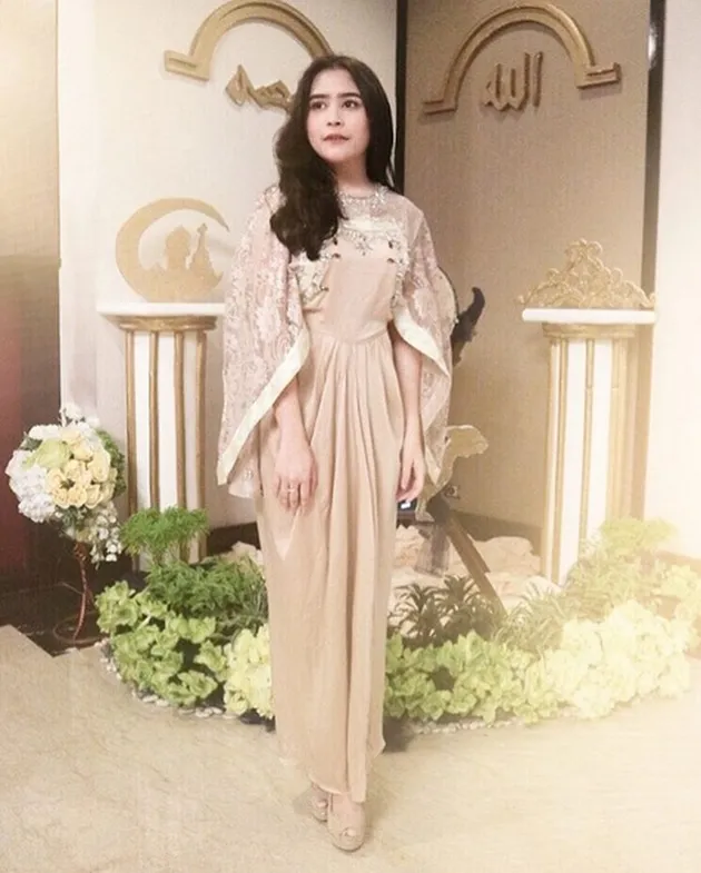 Seleb Pakai Kaftan
