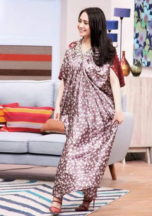 Seleb Pakai Kaftan