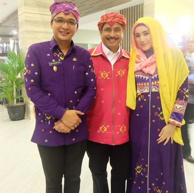 Adelia Pasha, Istri Cantik Pejabat
