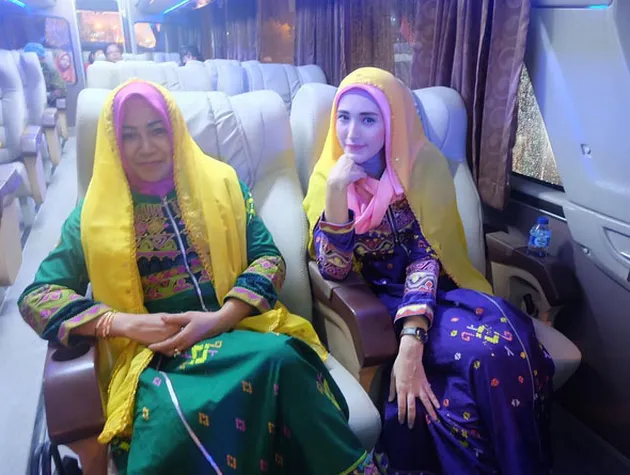 Adelia Pasha, Istri Cantik Pejabat