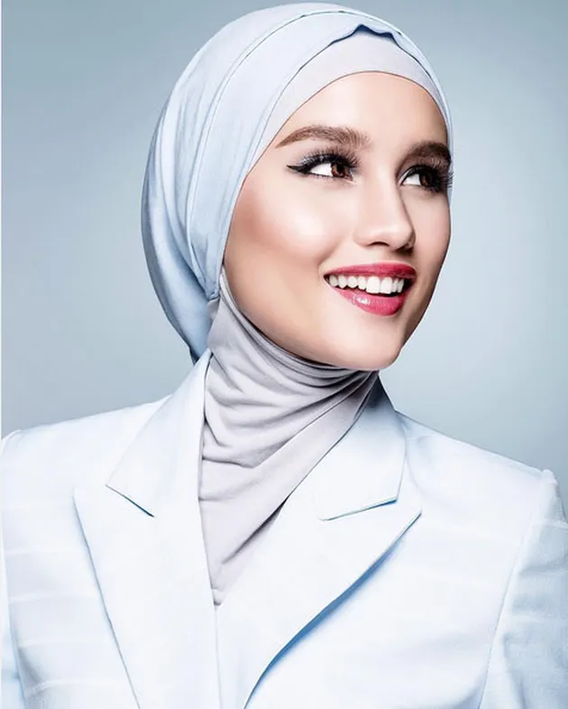 FOTO: GAYA BERHIJAB CINTA LAURA, CANTIK BERSINAR BIKIN HATI TEDUH - KapanLagi.com