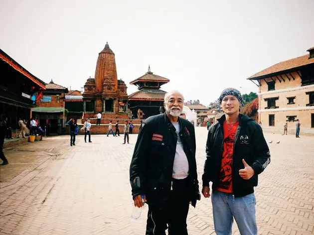  FOTO GAYA  BIKER JALANAN CHEF  JUNA  BISA BIKIN CEWEK LUPA 