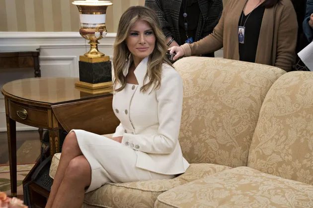 Gaya Busana Melania Trump