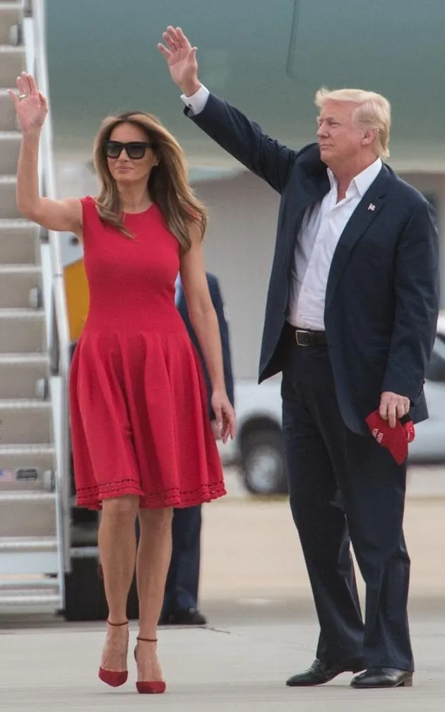 Foto Gaya Busana Melania Trump Saat Hadiri Acara Sebagai Flotus Kapanlagi Com