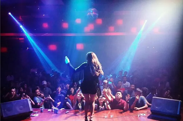 Gaya Cantik Aurel Hermansyah Saat Jadi Disc Jockey