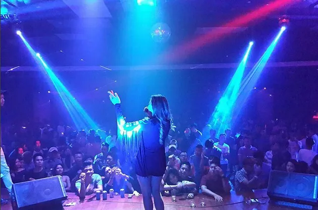 Gaya Cantik Aurel Hermansyah Saat Jadi Disc Jockey