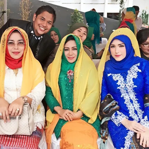 Adelia - Pasha Ungu