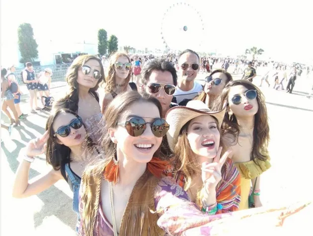 Gaya Raline Shah di Coachella