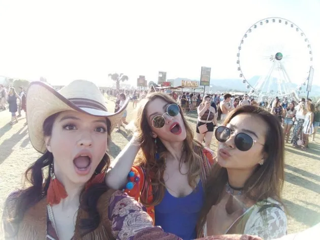 Gaya Raline Shah di Coachella