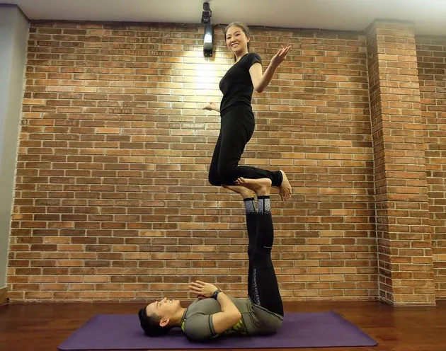Sarwendah Acroyoga