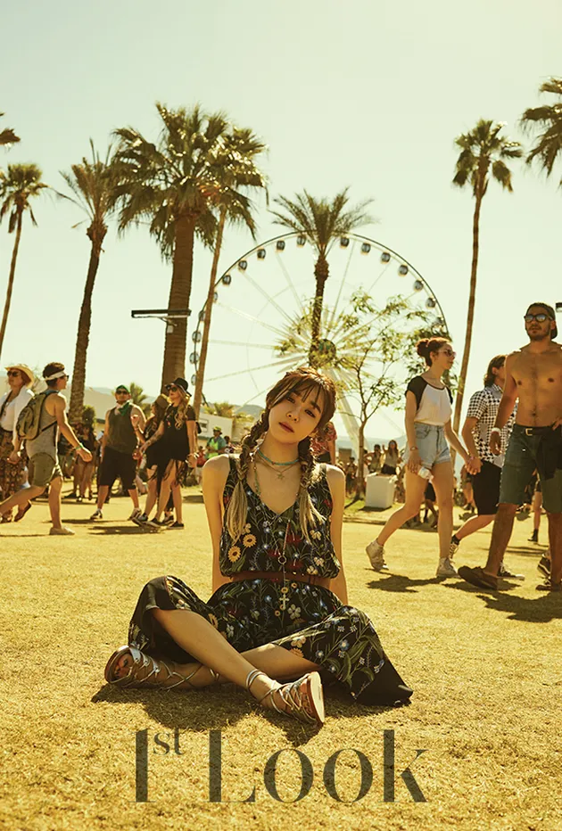 Tiffany memulai debut karirnya sebagai idol dengan tergabung sebagai salah satu member Girls Generation. Wanita yang satu ini dikenal dengan eye smile-nya yang memikat.