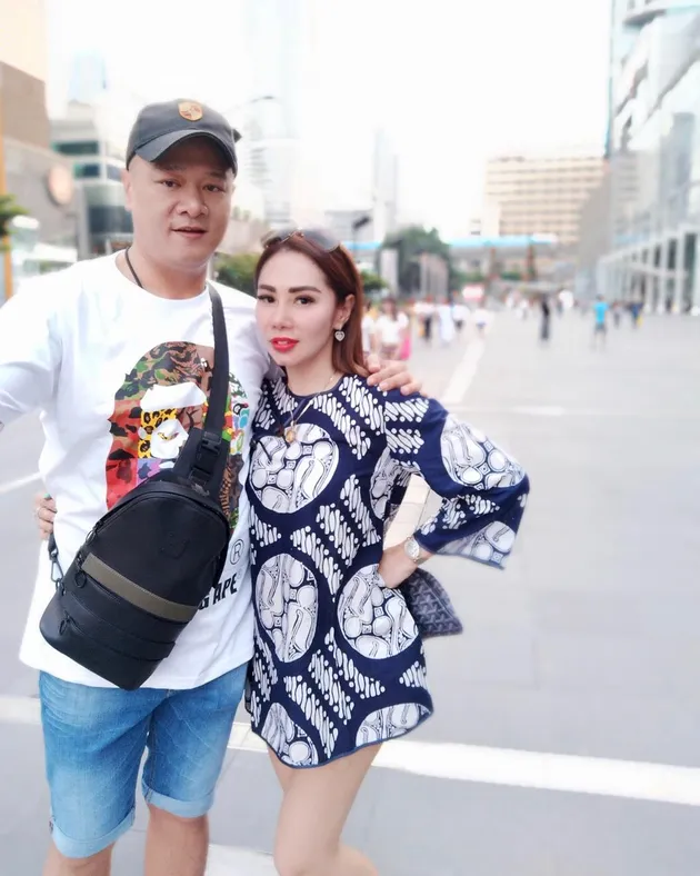 FOTO GAYA KEMESRAAN FEMMY PERMATASARI & PACAR LIBURAN DI 
