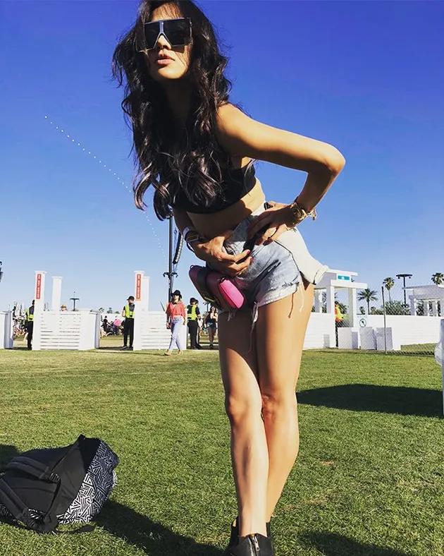 FOTO GAYA KEREN ADINDA BAKRIE KETIKA NONTON COACHELLA 