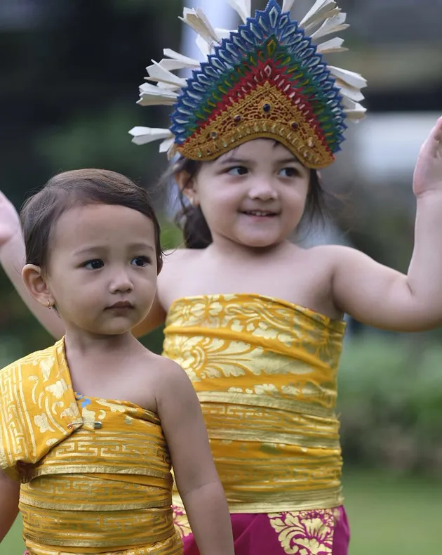 FOTO: GAYA LUCU BABY ARSY JADI PENARI BALI, CANTIK 