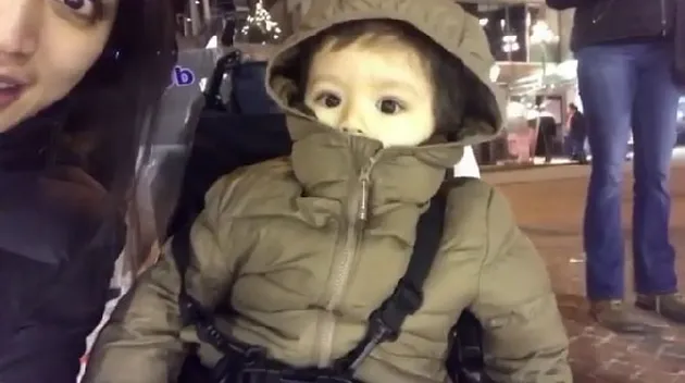 Gaya Lucu El Barack Alexander Pakai Outfit Musim Dingin